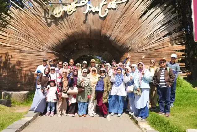 Pakej Jakarta Bandung 4H3M Glamping Lakeside 2025